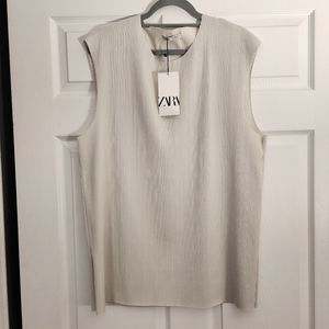 Sleeveless Textured Shirt